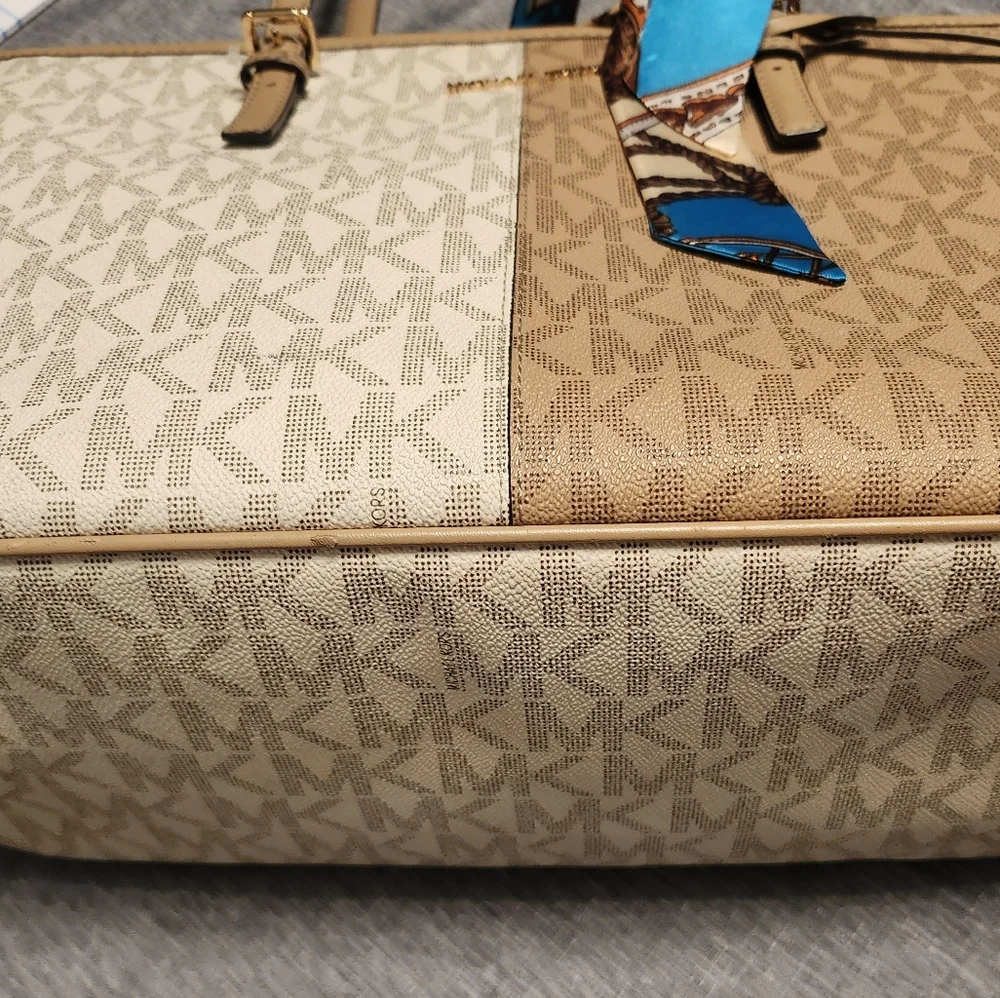 Michael Kors Large Jet Set Camel Multicolor Zip Top Tote